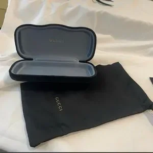Gucci suede sunglass box, brand new with silk bag and cloth wipe. NEW GUCCI BLUE VELVET LARGE CASE EYEGLASSES SUNGLASSES CASE  main image 4